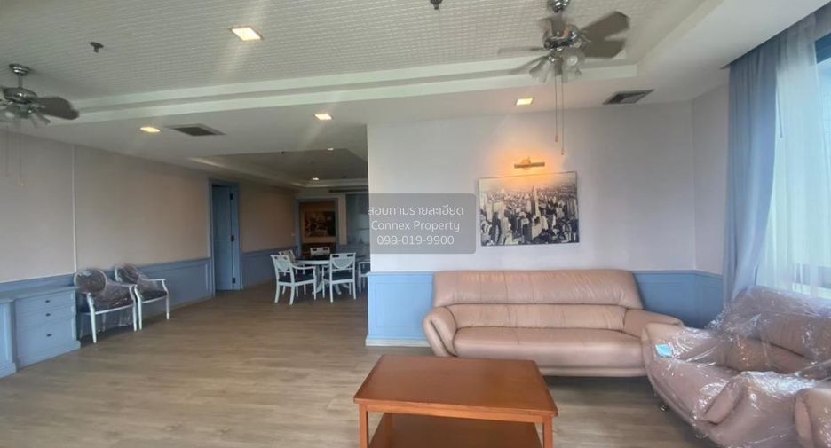 For rent 3 bedrooms condo in Pathum Wan, Bangkok