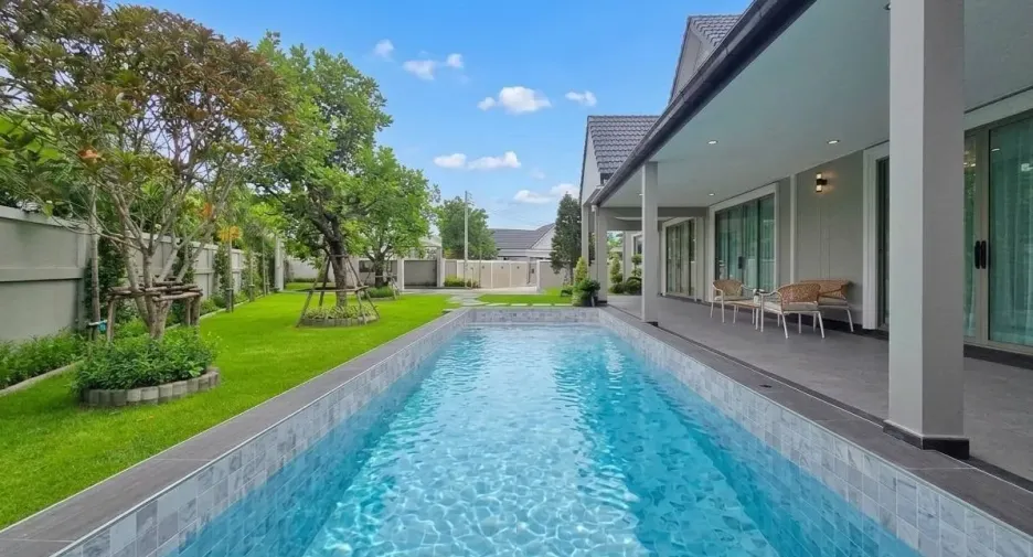 For sale 4 bedrooms villa in Bang Lamung, Chonburi