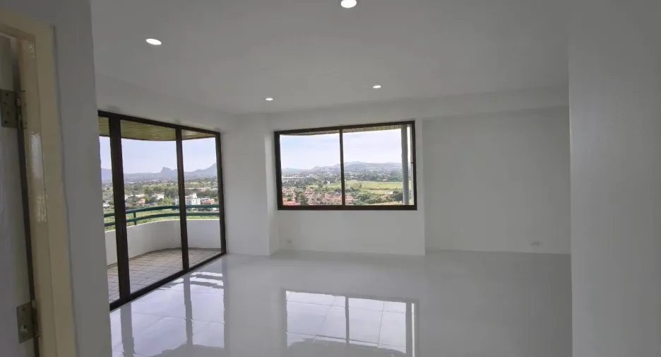 À vendre 2 chambres condo à Na Jomtien, Pattaya