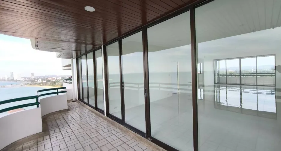 À vendre 2 chambres condo à Na Jomtien, Pattaya