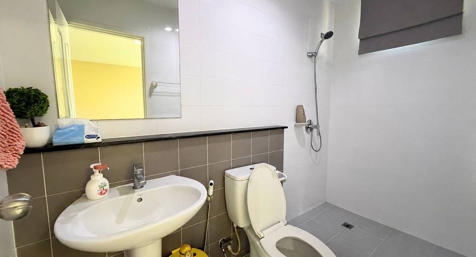 Casa en alquiler de 3 habitaciones en Bang Phli, Samut Prakan