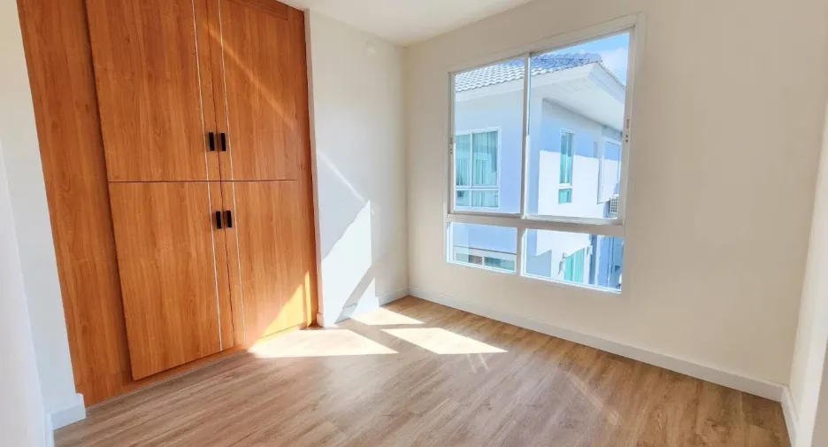 Haus zum Kauf mit 3 Zimmer in Bang Bua Thong, Nonthaburi
