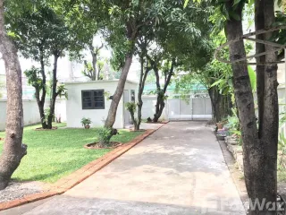 出租 3 卧室 独立屋 在 Phra Khanong, 曼谷