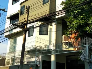 出租 3 卧室 独立屋 在 Phra Khanong, 曼谷