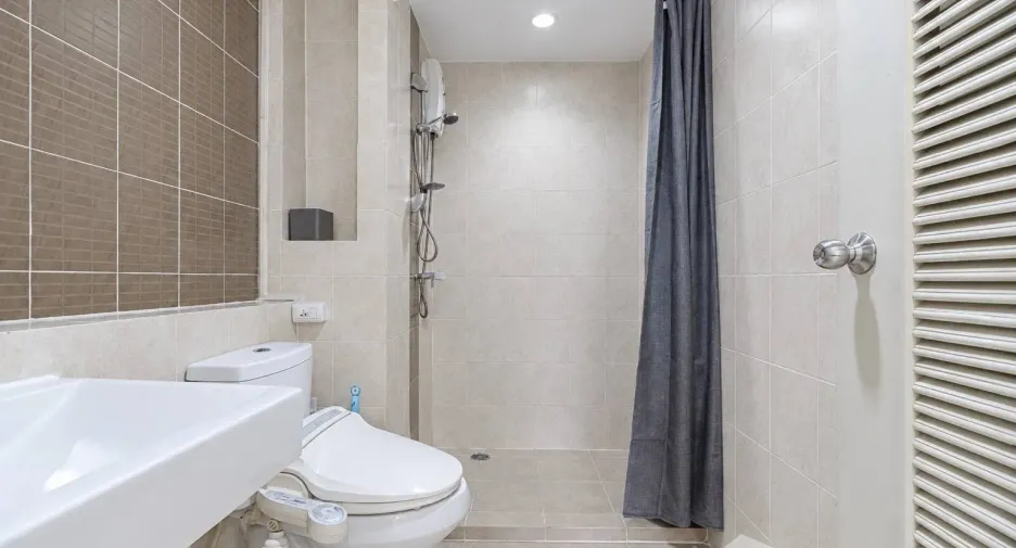 For rent 1 bed condo in Huai Khwang, Bangkok