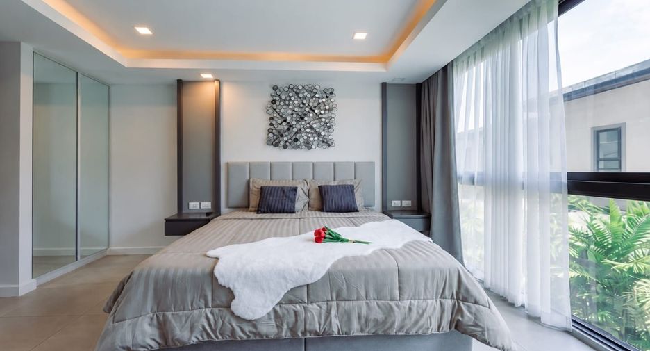 For rent 3 bedrooms condo in Jomtien, Pattaya