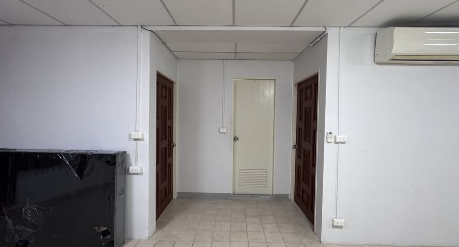 For sale 2 bedrooms condo in Huai Khwang, Bangkok