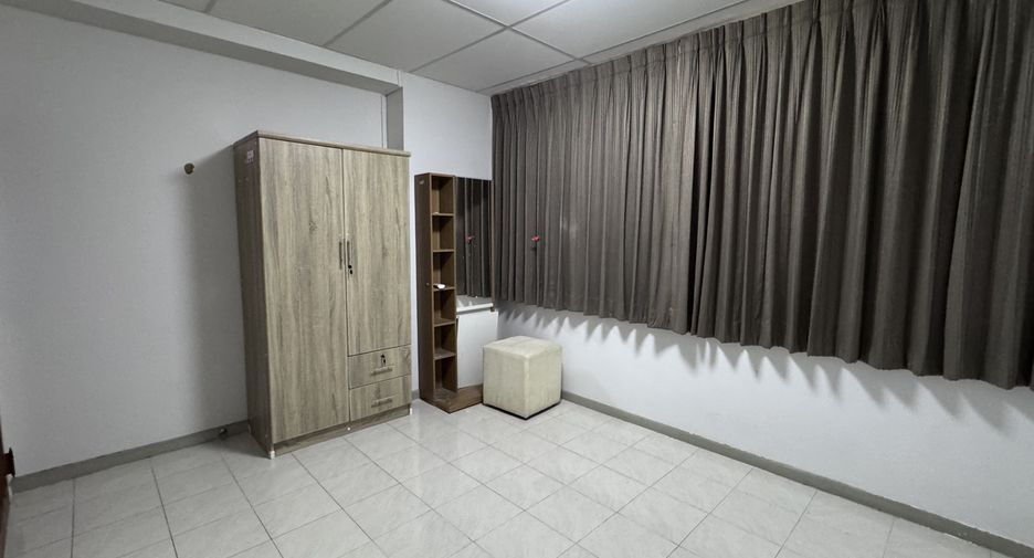 For sale 2 bedrooms condo in Huai Khwang, Bangkok