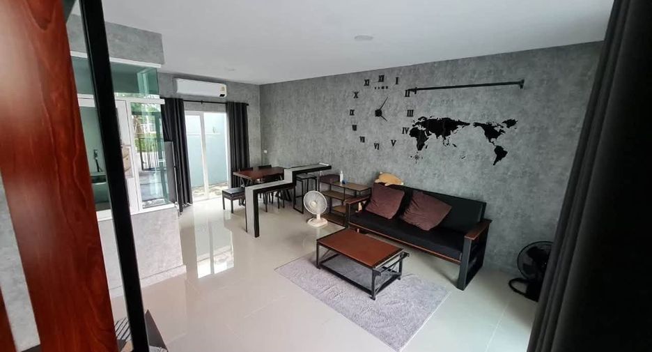 Casa adosada en alquiler de 4 habitaciones en Don Mueang, Bangkok