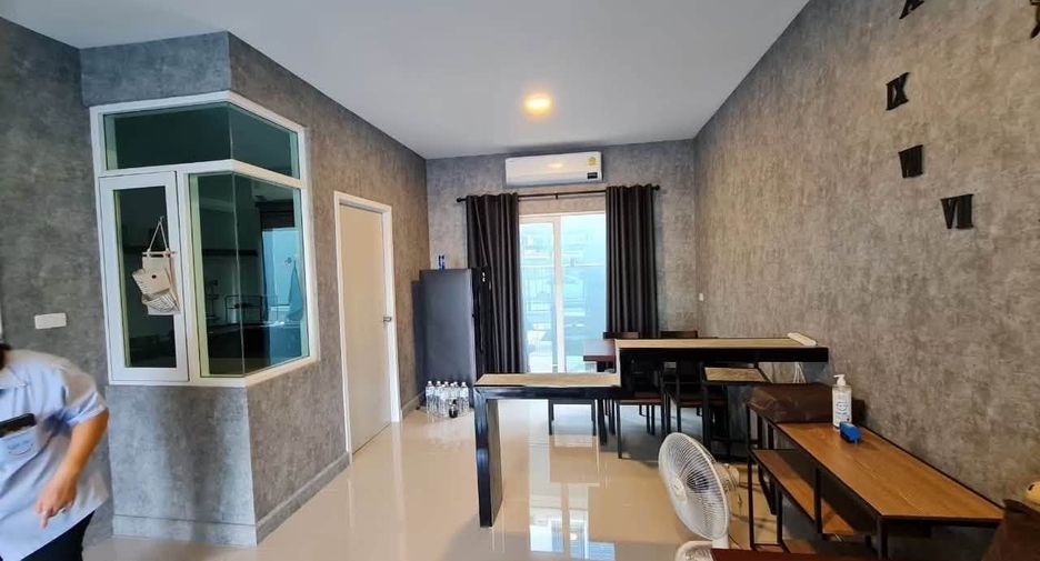 Casa adosada en alquiler de 4 habitaciones en Don Mueang, Bangkok