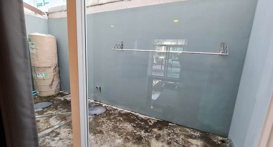 Casa adosada en alquiler de 4 habitaciones en Don Mueang, Bangkok