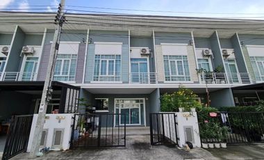 Casa adosada en alquiler de 4 habitaciones en Don Mueang, Bangkok
