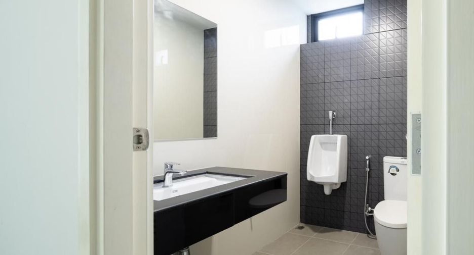 For rent retail Space in Bang Rak, Bangkok