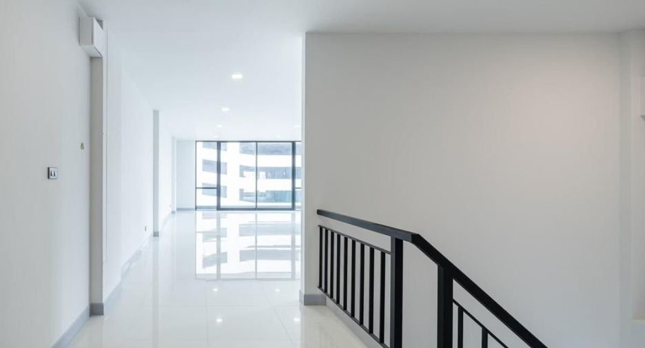 For rent retail Space in Bang Rak, Bangkok