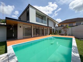 Villa zum Kauf und zur Miete mit 5 Zimmer in Mueang Phuket, Phuket
