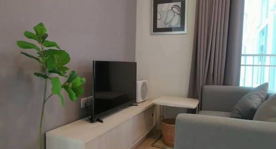 For rent 2 bedrooms condo in Huai Khwang, Bangkok