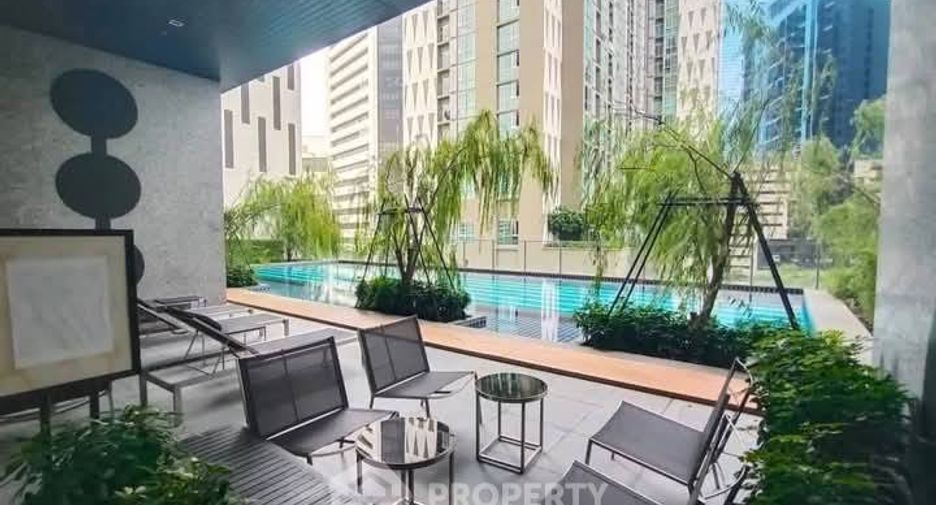 For rent 2 bedrooms condo in Huai Khwang, Bangkok