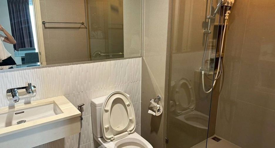 For rent 2 bedrooms condo in Khlong Toei, Bangkok