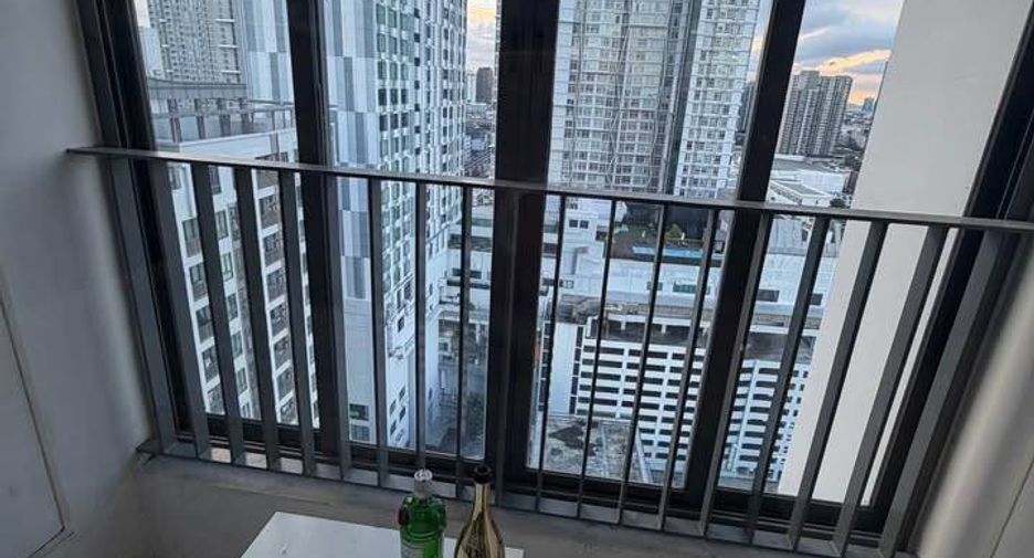 Condo en alquiler de 2 habitaciones en Phra Khanong, Bangkok