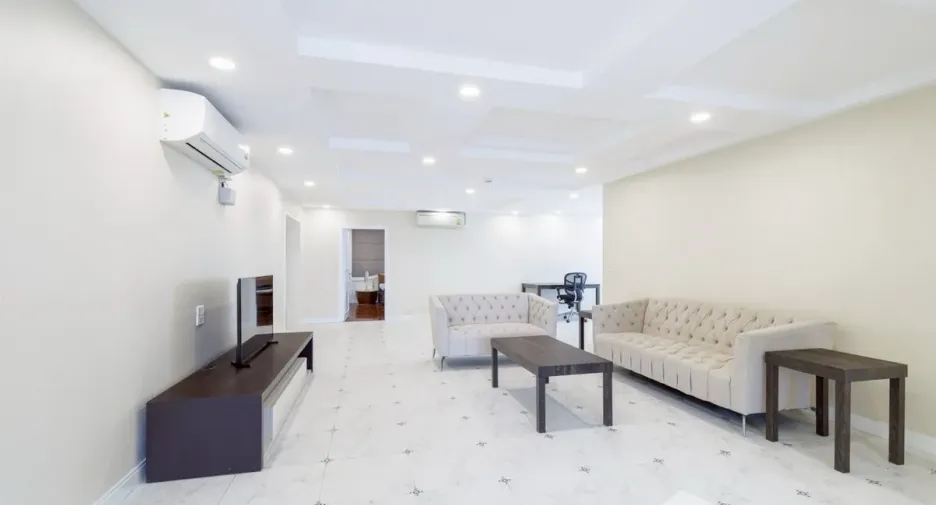 For sale 3 bedrooms condo in Khlong Toei, Bangkok