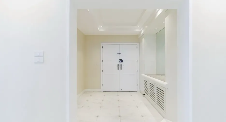 For sale 3 bedrooms condo in Khlong Toei, Bangkok