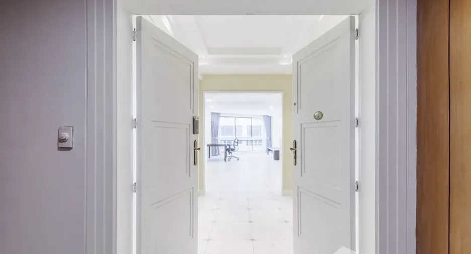 For sale 3 bedrooms condo in Khlong Toei, Bangkok