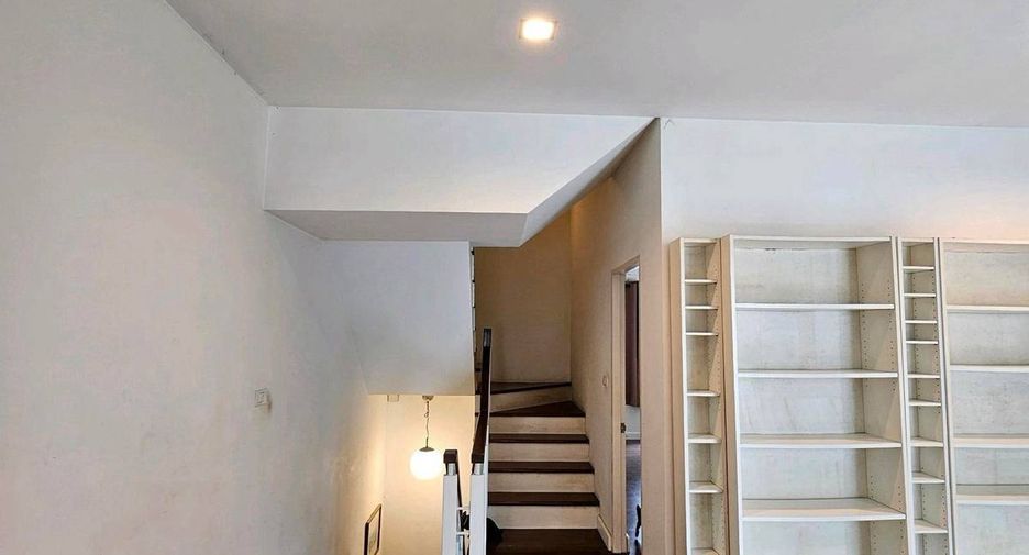 Casa adosada en venta de 3 habitaciones en Prawet, Bangkok