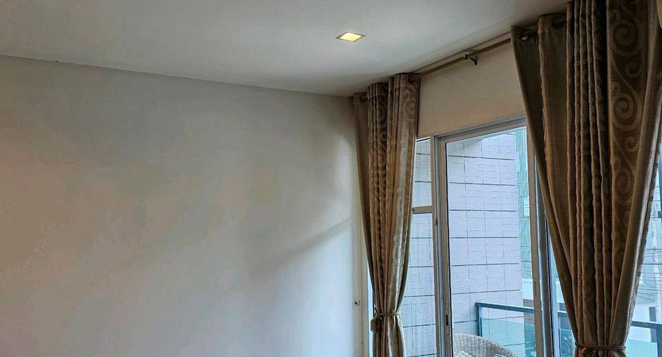 Casa adosada en venta de 3 habitaciones en Prawet, Bangkok