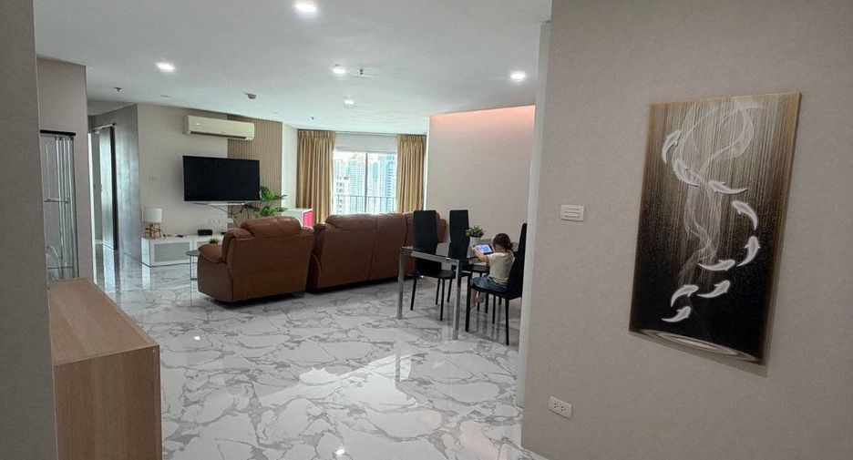 For sale 2 bedrooms condo in Huai Khwang, Bangkok