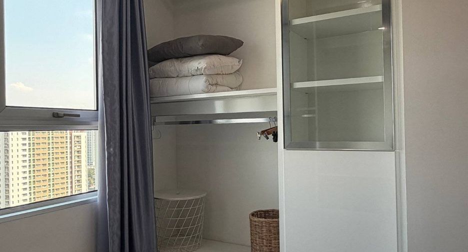 For sale 2 bedrooms condo in Huai Khwang, Bangkok