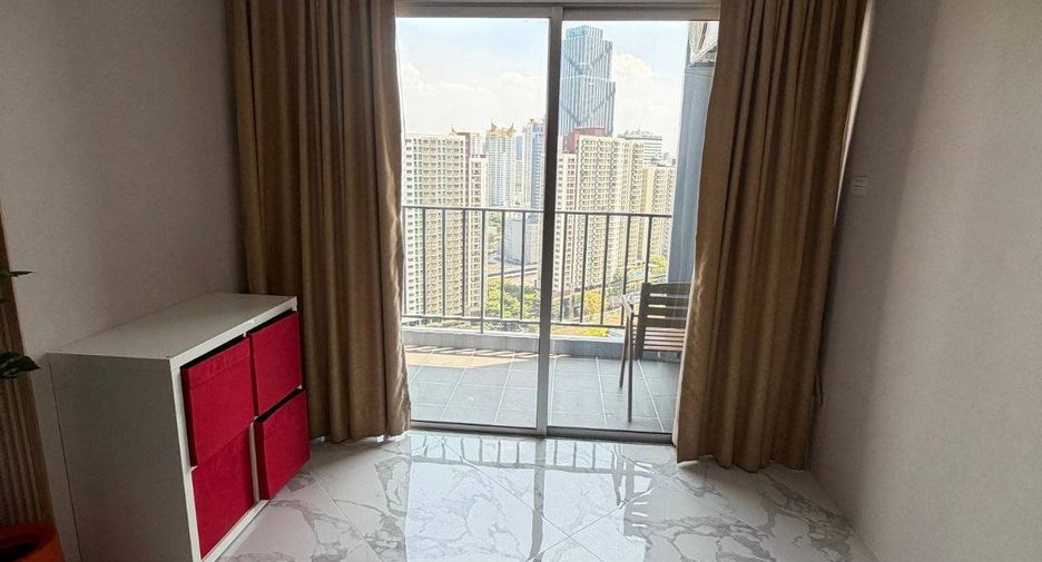 For sale 2 bedrooms condo in Huai Khwang, Bangkok