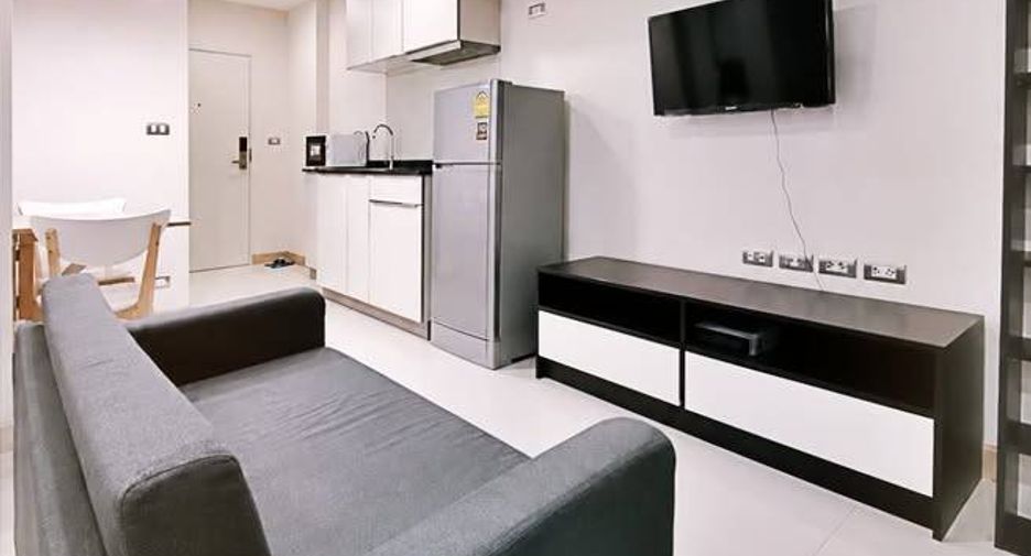 For sale 1 bed condo in Khlong Toei, Bangkok