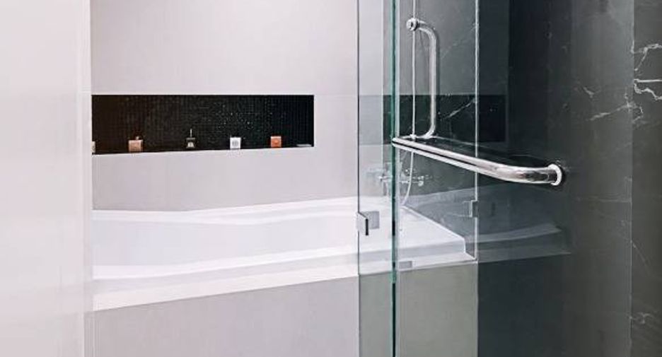 For sale 1 bed condo in Khlong Toei, Bangkok