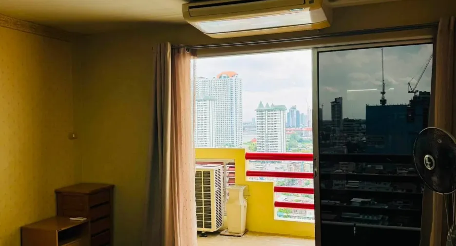 For rent 2 bedrooms condo in Khlong San, Bangkok