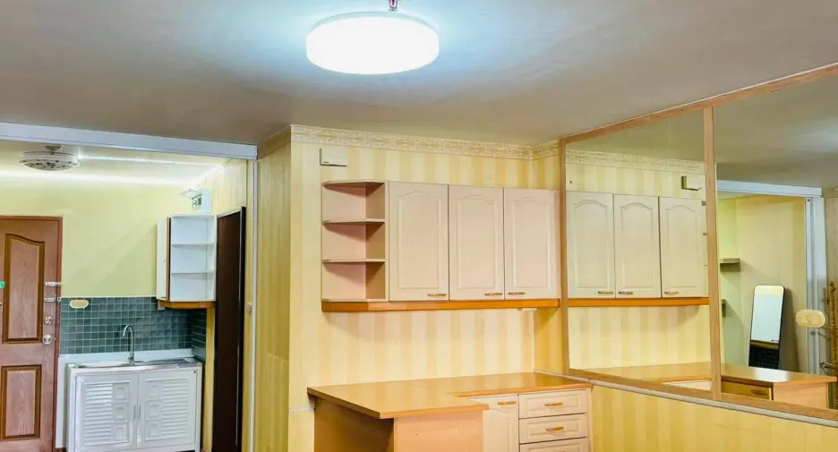 For rent 2 bedrooms condo in Khlong San, Bangkok