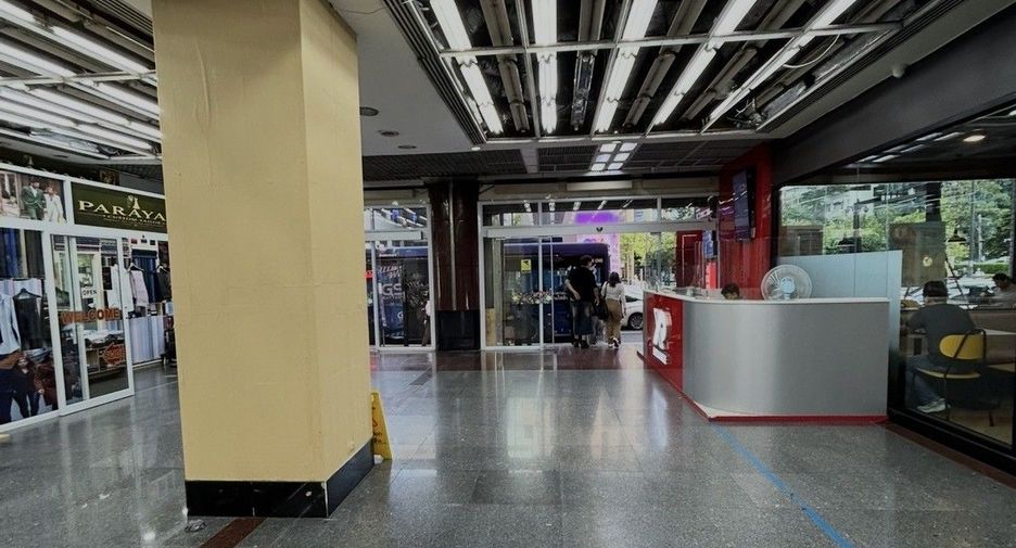 For rent retail Space in Bang Rak, Bangkok