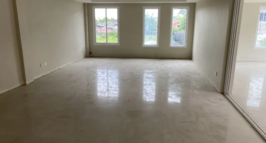 Reihenhaus zum Kauf und zur Miete mit 8 Zimmer in Mueang Chiang Mai, Chiang Mai
