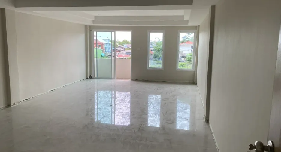 Reihenhaus zum Kauf und zur Miete mit 8 Zimmer in Mueang Chiang Mai, Chiang Mai