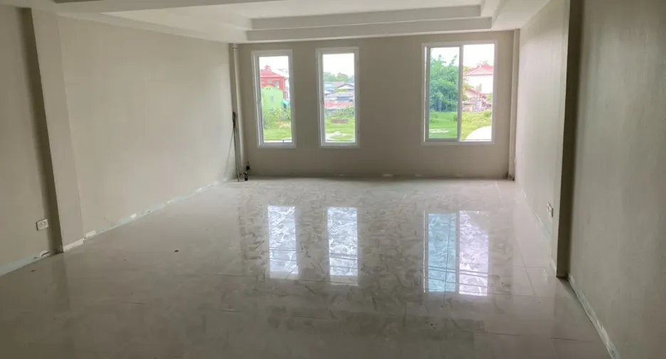 Reihenhaus zum Kauf und zur Miete mit 8 Zimmer in Mueang Chiang Mai, Chiang Mai