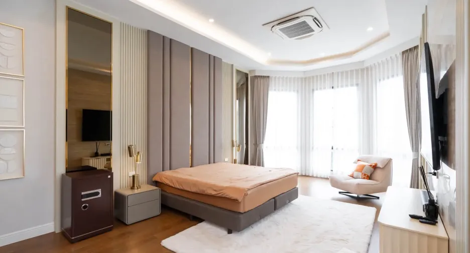 Haus zum Kauf und zur Miete mit 4 Zimmer in Bang Kapi, Bangkok