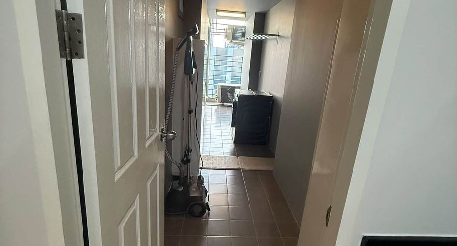 Condo en alquiler de 2 habitaciones en Huai Khwang, Bangkok