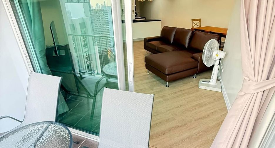 Condo en alquiler de 2 habitaciones en Huai Khwang, Bangkok