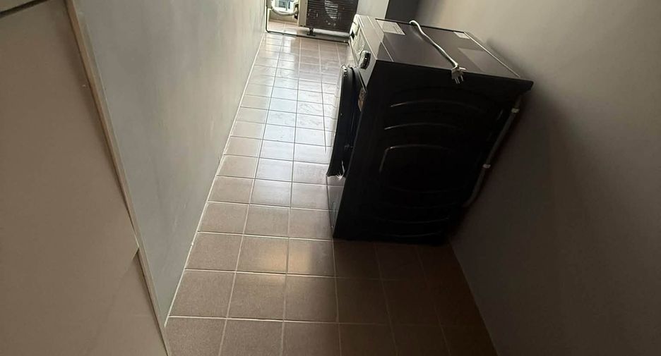 Condo en alquiler de 2 habitaciones en Huai Khwang, Bangkok