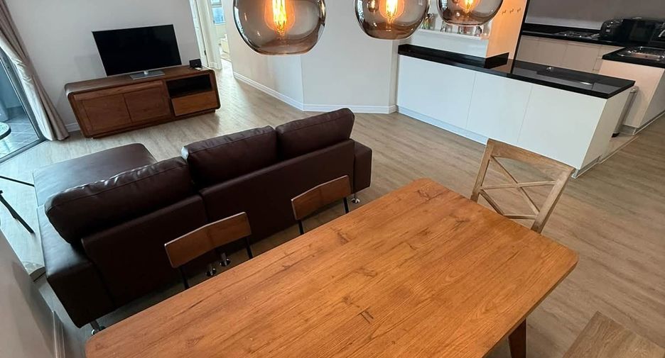 Condo en alquiler de 2 habitaciones en Huai Khwang, Bangkok