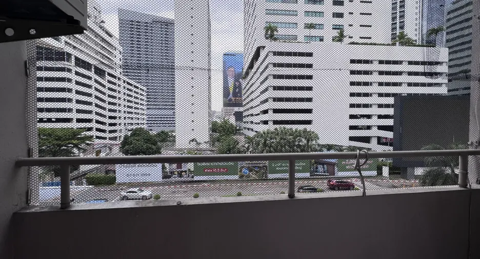 For sale 3 bedrooms condo in Huai Khwang, Bangkok