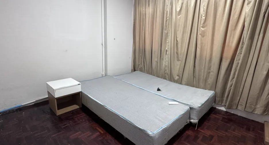 For sale 3 bedrooms condo in Huai Khwang, Bangkok