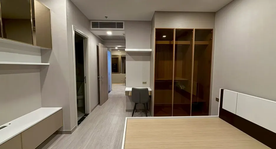 À louer 2 chambres condo à Huai Khwang, Bangkok