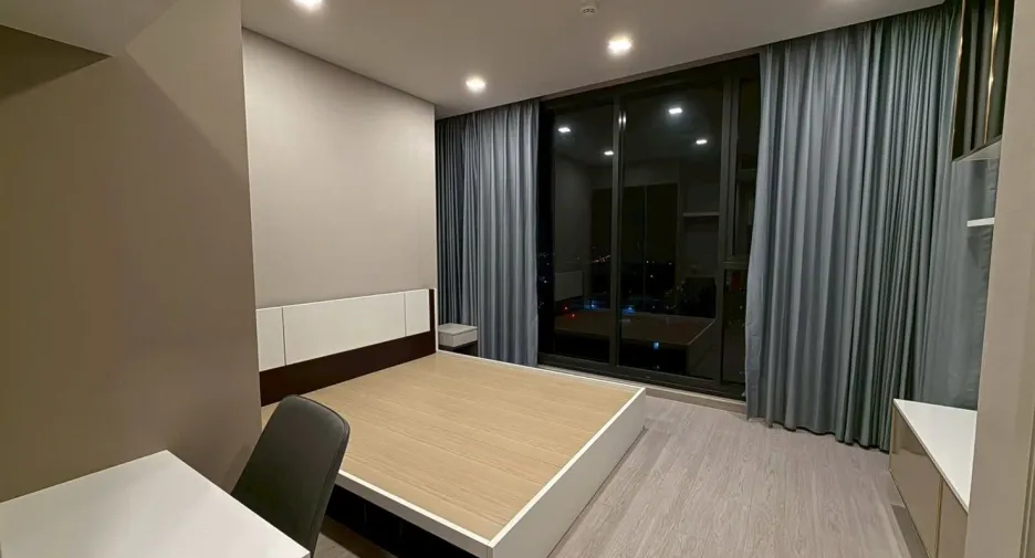 À louer 2 chambres condo à Huai Khwang, Bangkok