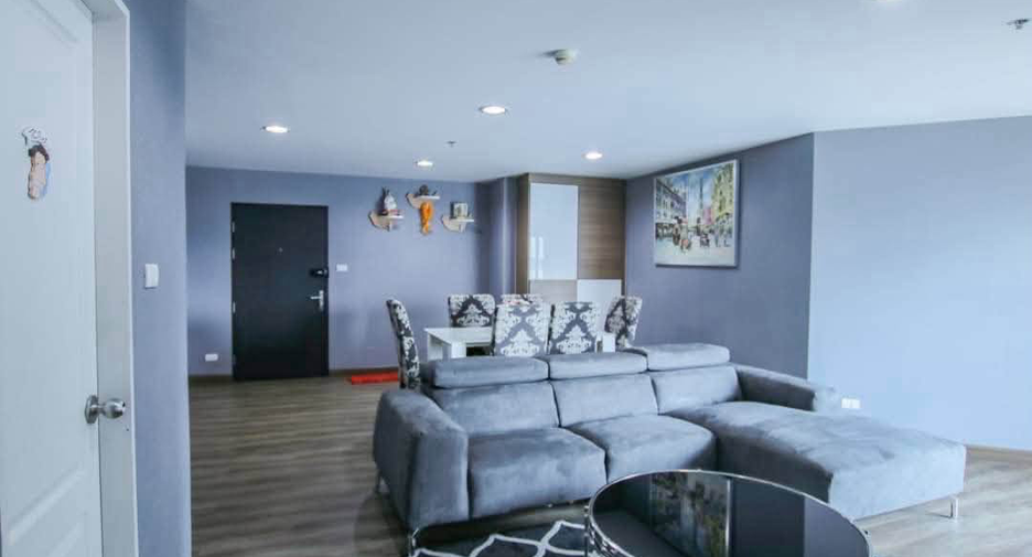 Wohnung zur Miete mit 3 Zimmer in Huai Khwang, Bangkok