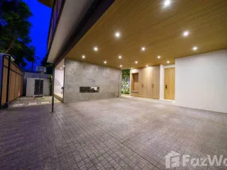 À louer 5 chambres villa à Mueang Phuket, Phuket